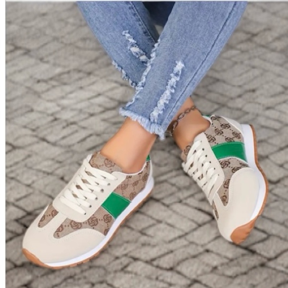 Khaki trendy contrast. lace up round toe. Low top. Fashion vibe trainer sneakers